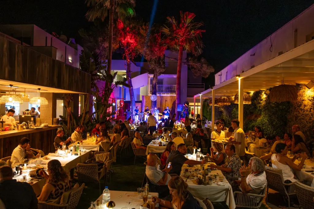 Bodrum Türkbükü'nde Muhteşem Sezon Açılışı: Lago Bodrum, Yorgo Kertis ile