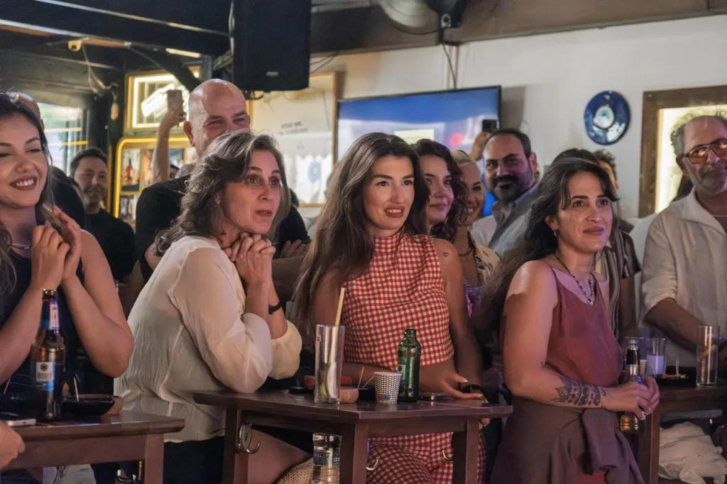 Veli Bar, “İki Adam”ın sahnelediği “Bar Tiyatrosu” gösterisiyle unutulmaz bir gece yaşattı